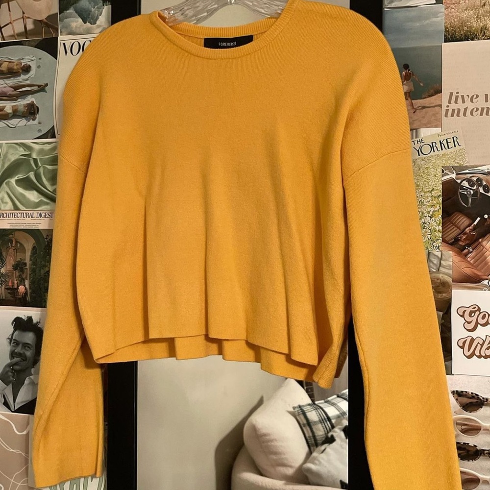 Women’s Cropped Lightweight Sweater